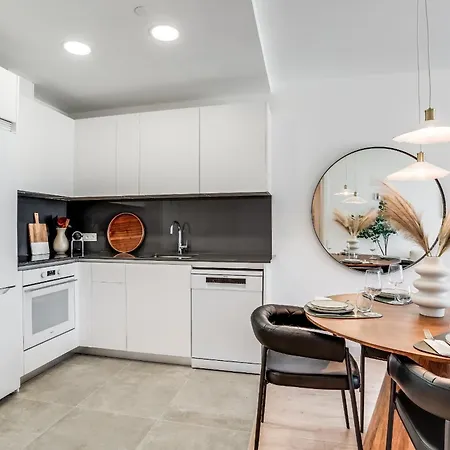 Brand New Urban Sky 25th Floor Apartment *