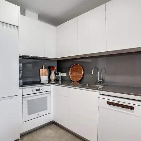 Apartment Brand New Urban Sky 25th Floor *